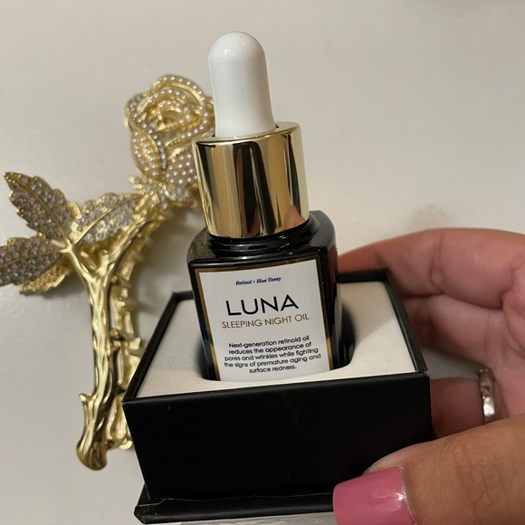 Face Oil - Picture 3 of 4